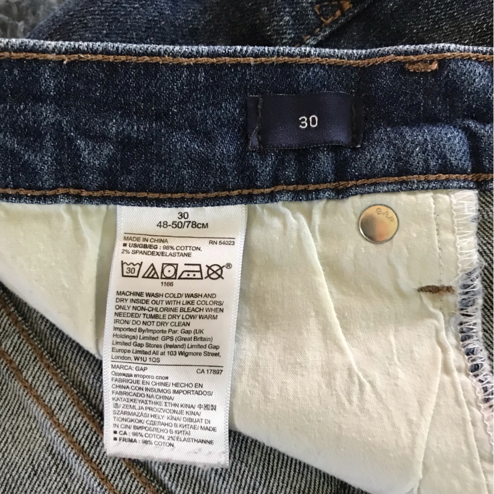 Gap Jean Shorts 5” Inseam Dark Blue Wash with Frayed Cuff Size 30 - Picture 6 of 8